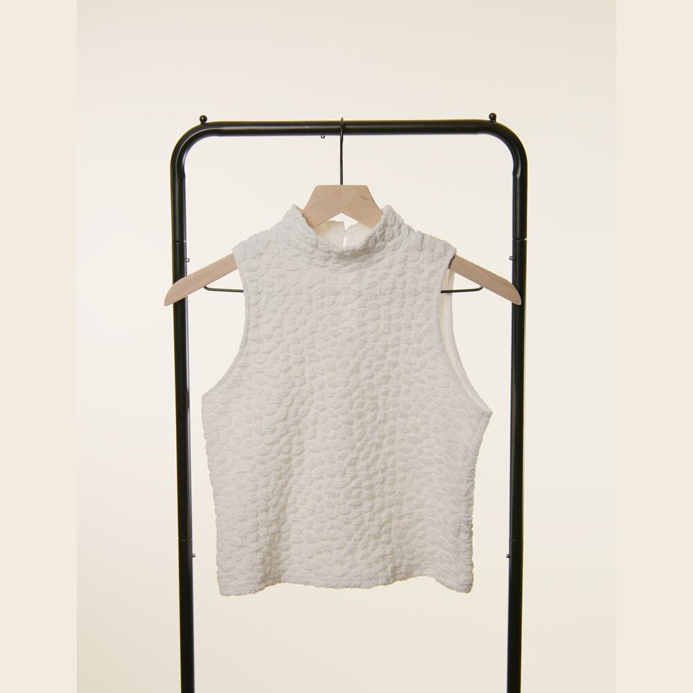 Blue Tassel Women’s Small White Textured Mock Neck Sleeveless Top